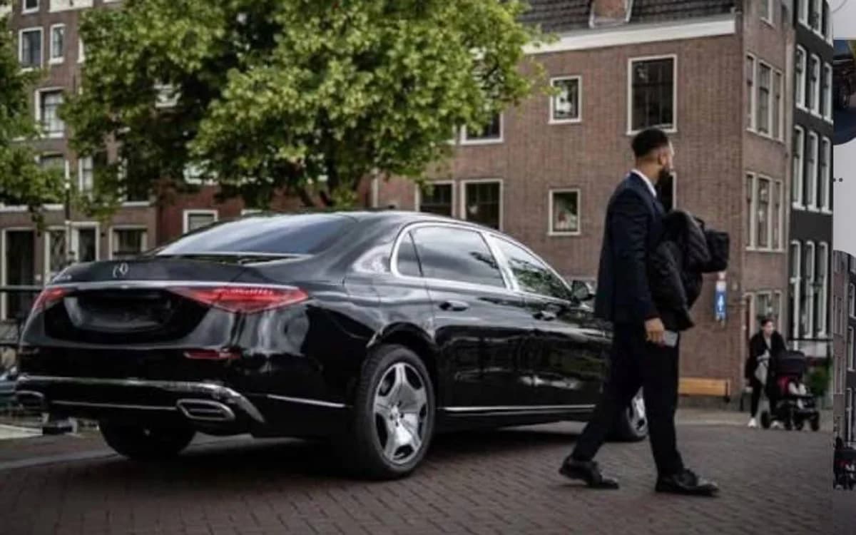 Private chauffeur service with Mercedes S-Class on the French Riviera