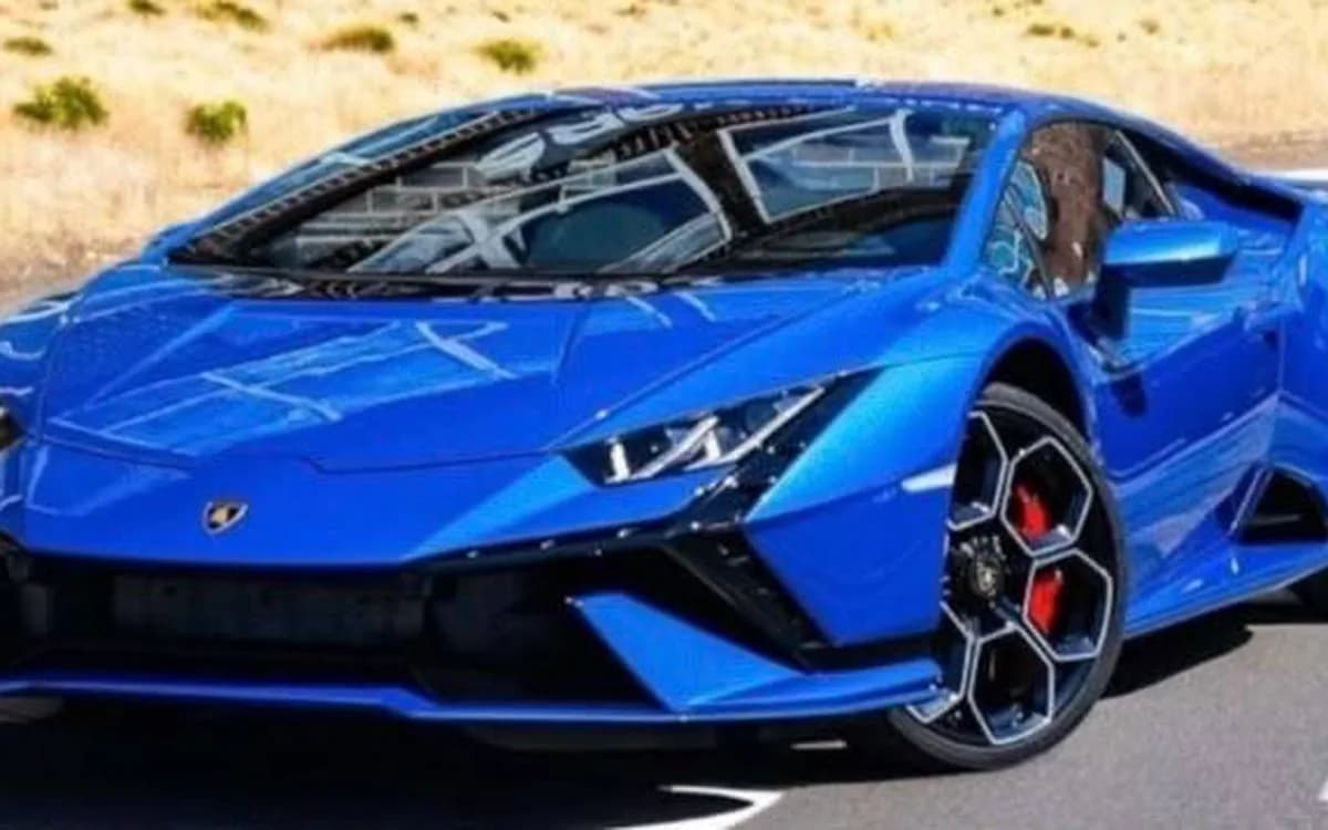 Lamborghini Huracán self-drive rental