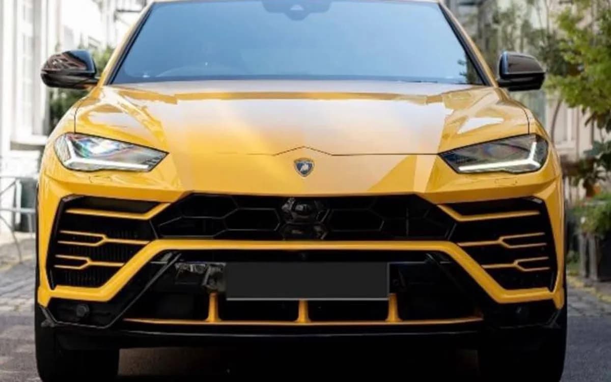 Lamborghini Urus self-drive rental
