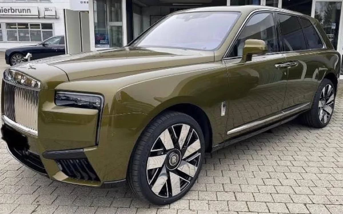 Rolls-Royce Cullinan self-drive rental